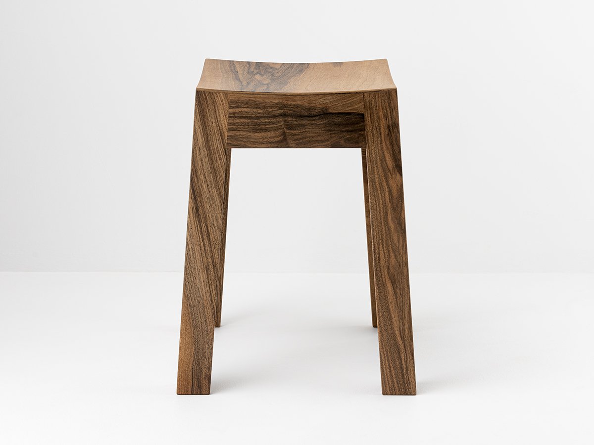 Tabouret MiniWak en noyer - Hauteur d'assise sur mesure
