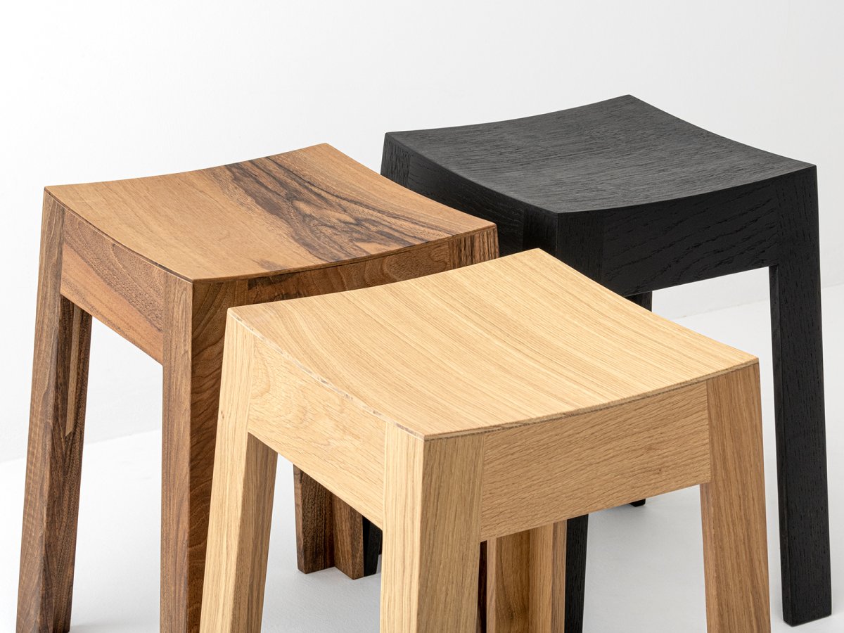 Tabouret Miniwak en noyer - Meuble de fabrication française personnalisable