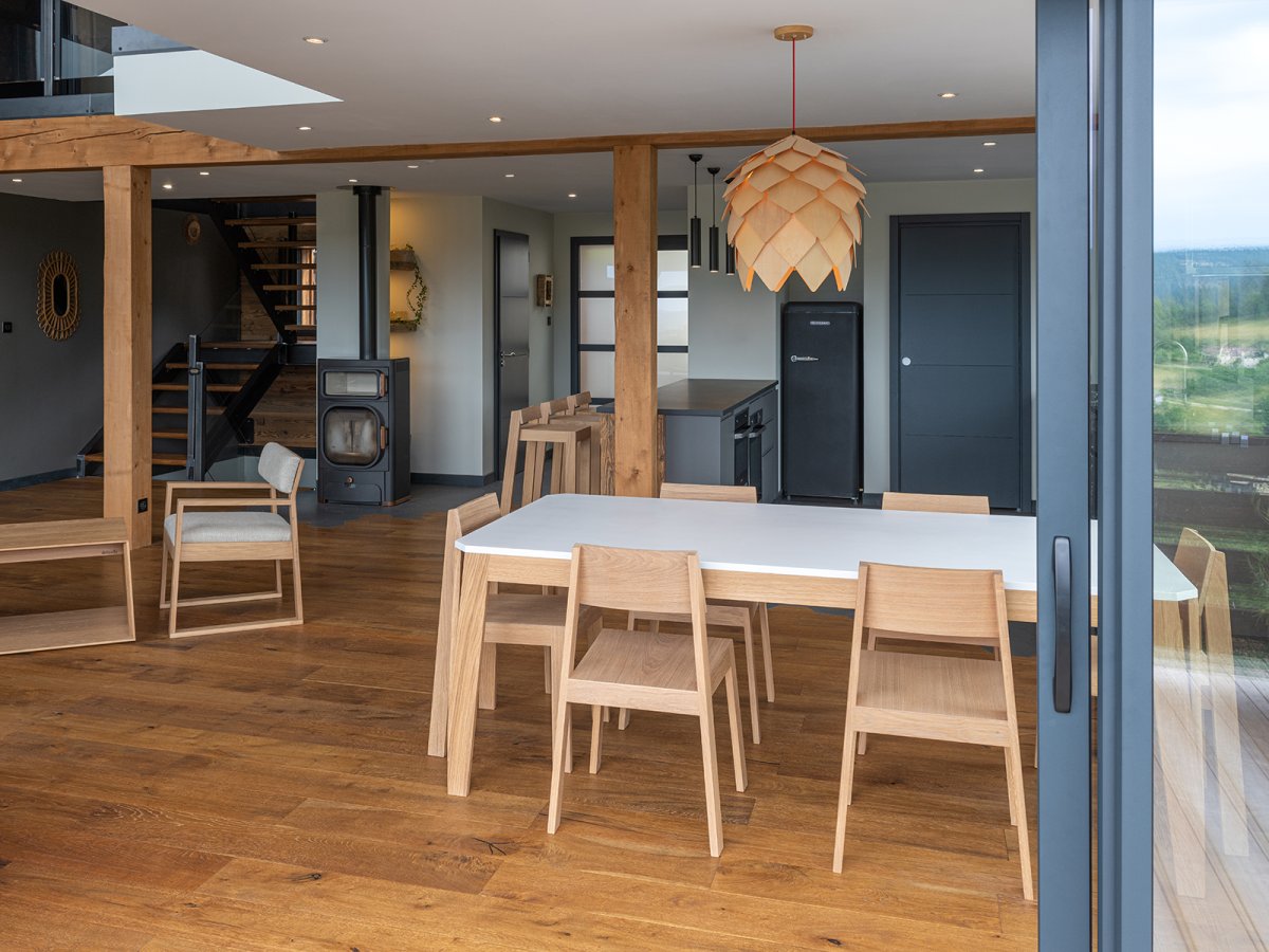 Table MéliMélo en chêne et résine sur mesure - Table en bois pour salon et cuisine