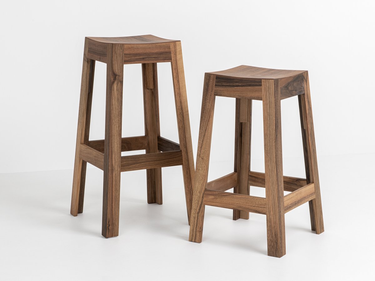 Tabouret de bar Wak en noyer - Tabouret personnalisable en hauteur d'assise