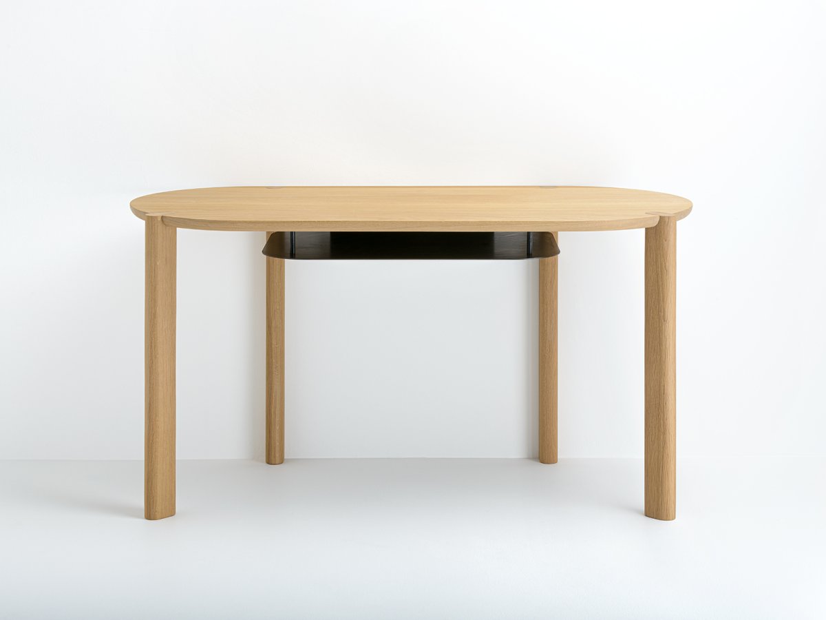 Bureau contemporain avec tablette métallique et passe-câble - Couscous