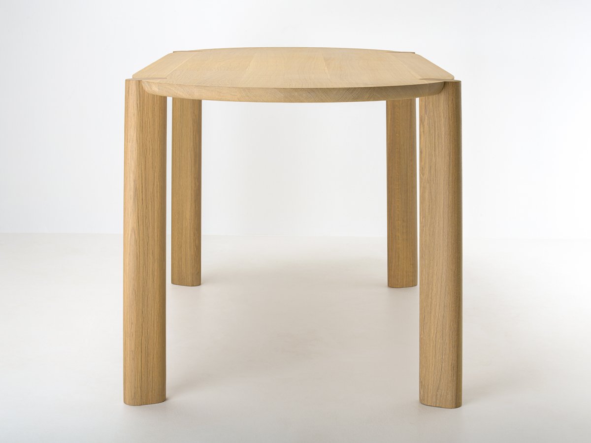 Table en chêne issu de forêts éco-gérées - Couscous