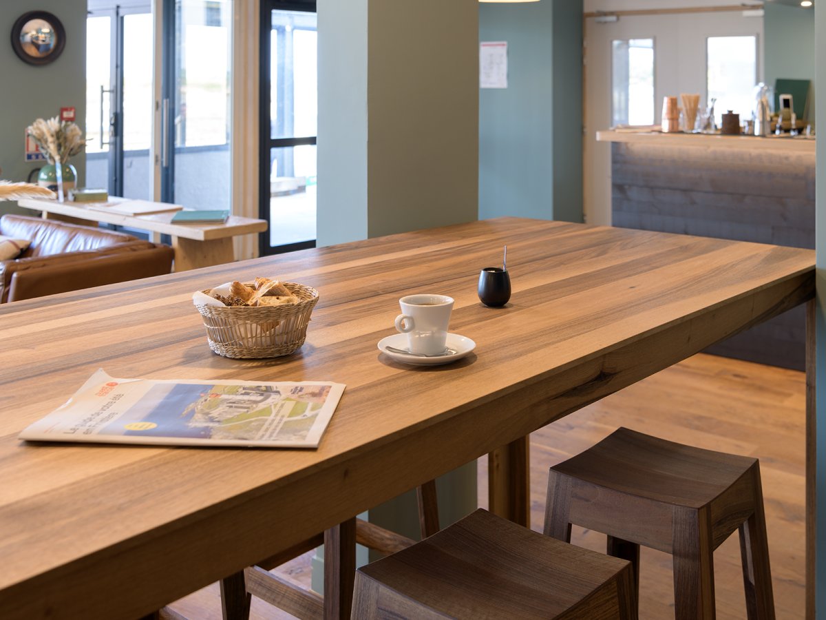 Table de cuisine en Bois de Noyer - Elmar