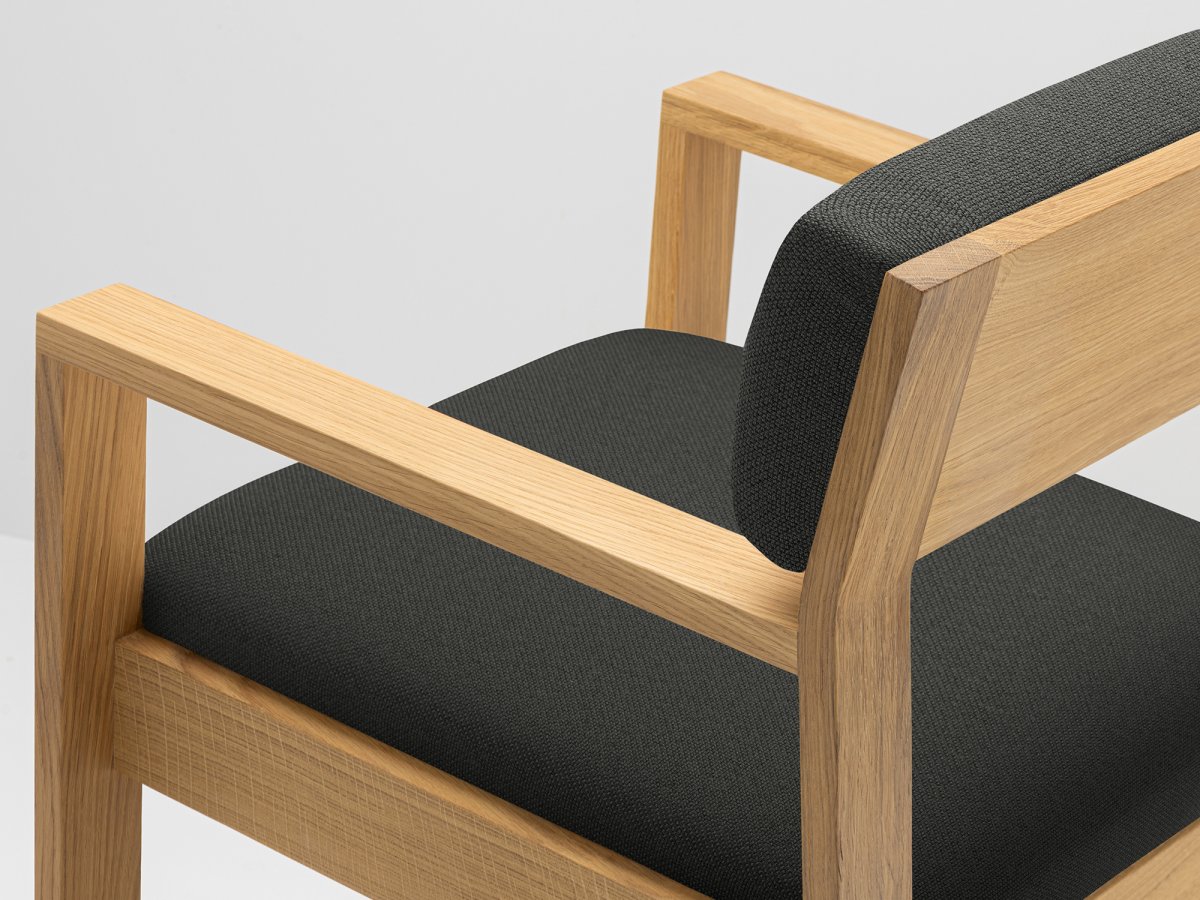 Fauteuil scandinave en tissu vert