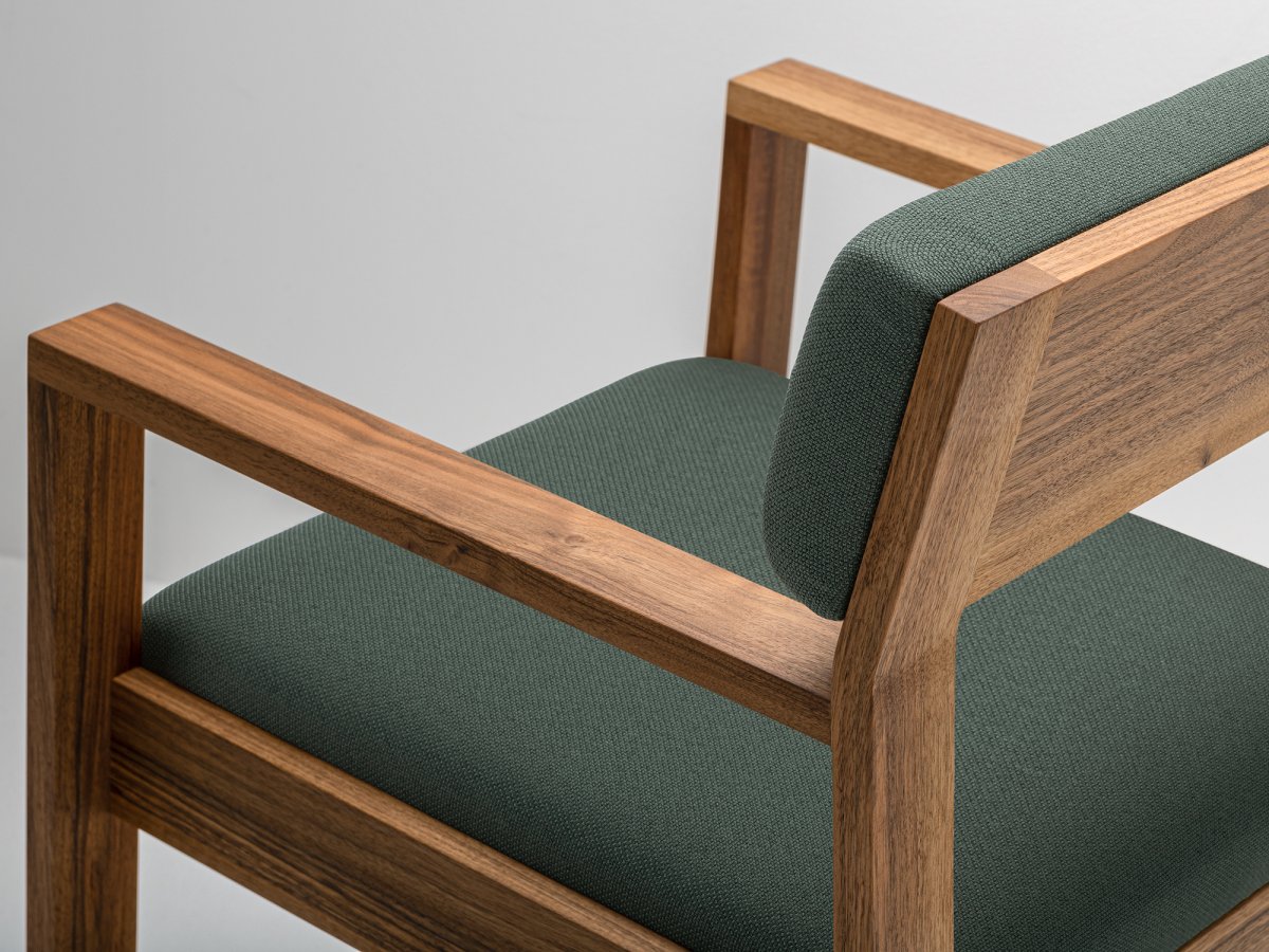 Fauteuil design en bois et tissu vert - AIX