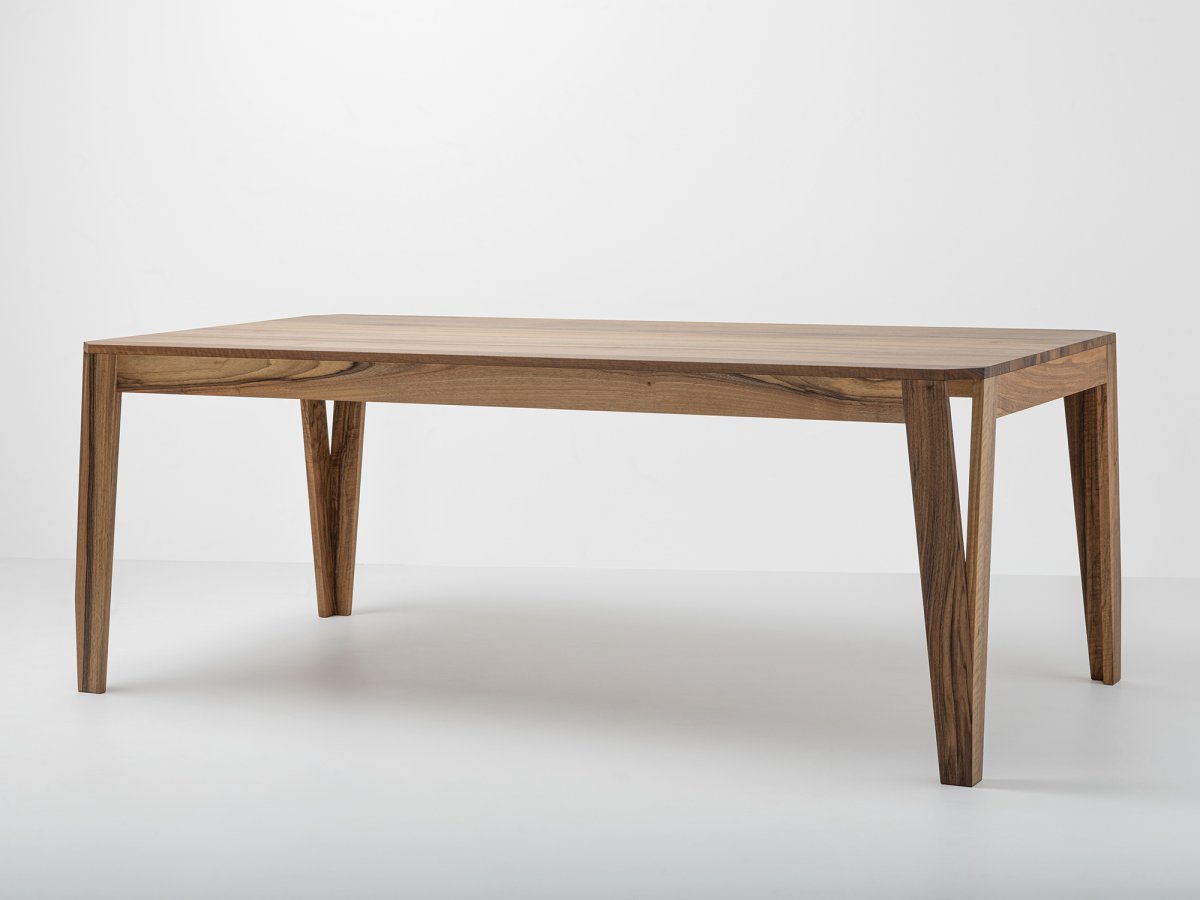 Table en noyer massif made in France, table de 6 à 8 personnes- MéliMélo en noyer
