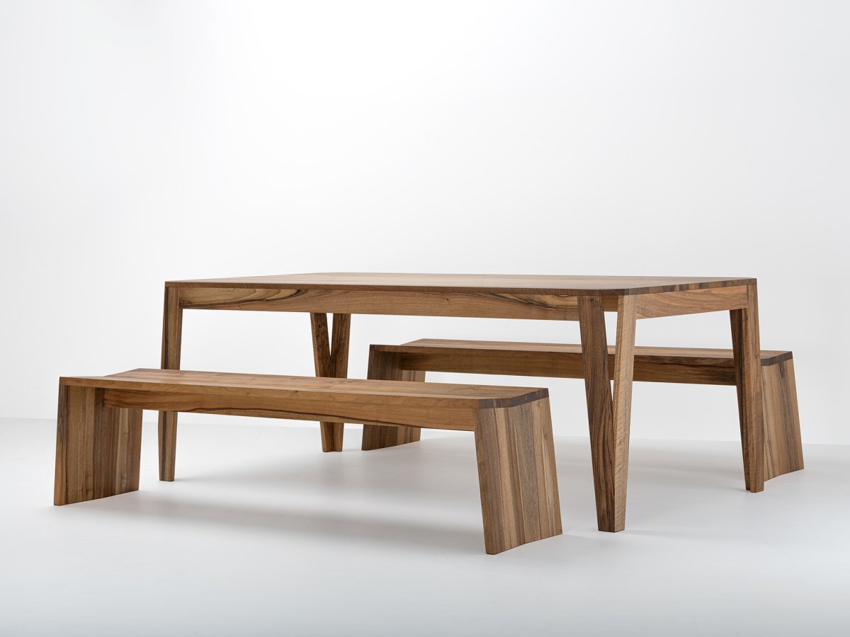 Table en noyer massif pour 8 personnes - MéliMélo en noyer