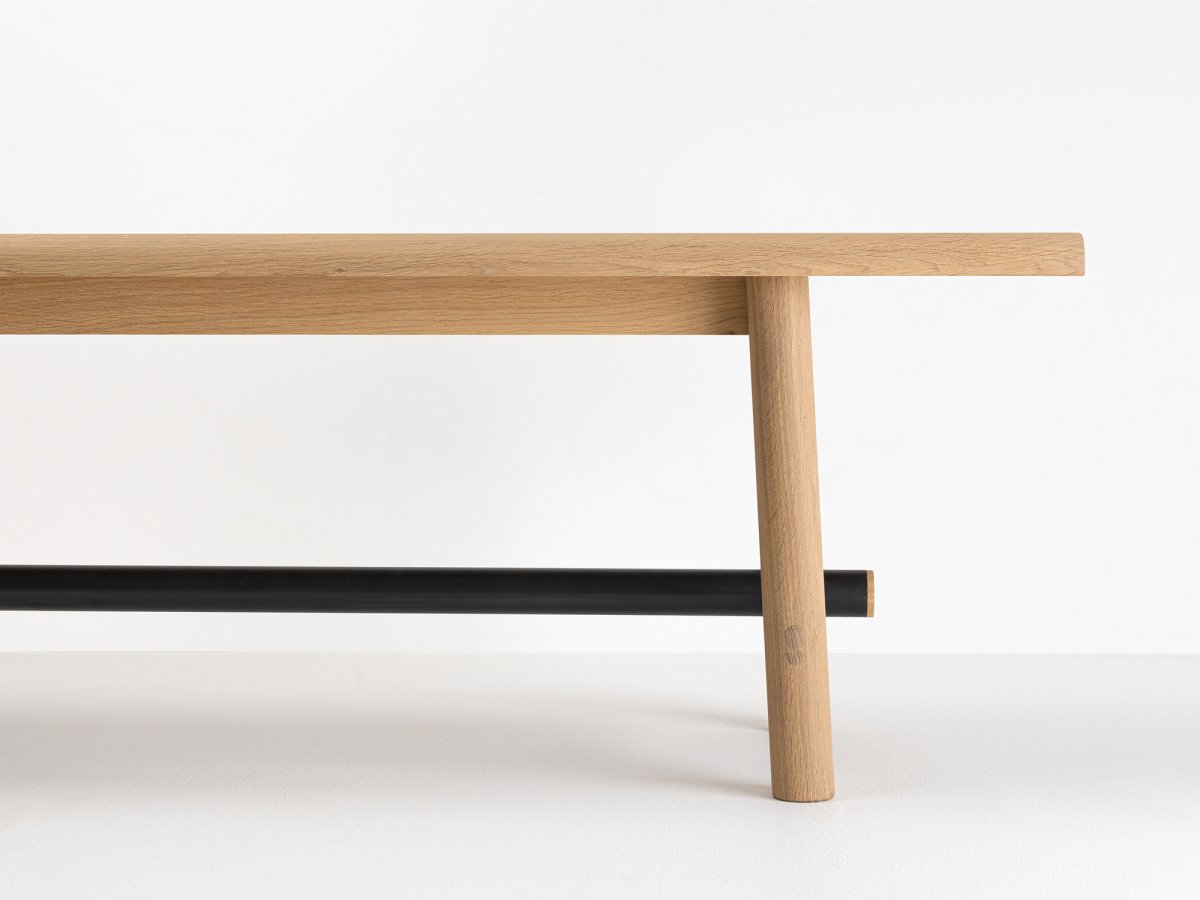 Banc design en bois et métal noir : style contemporain, épuré et chaleureux - Ostal