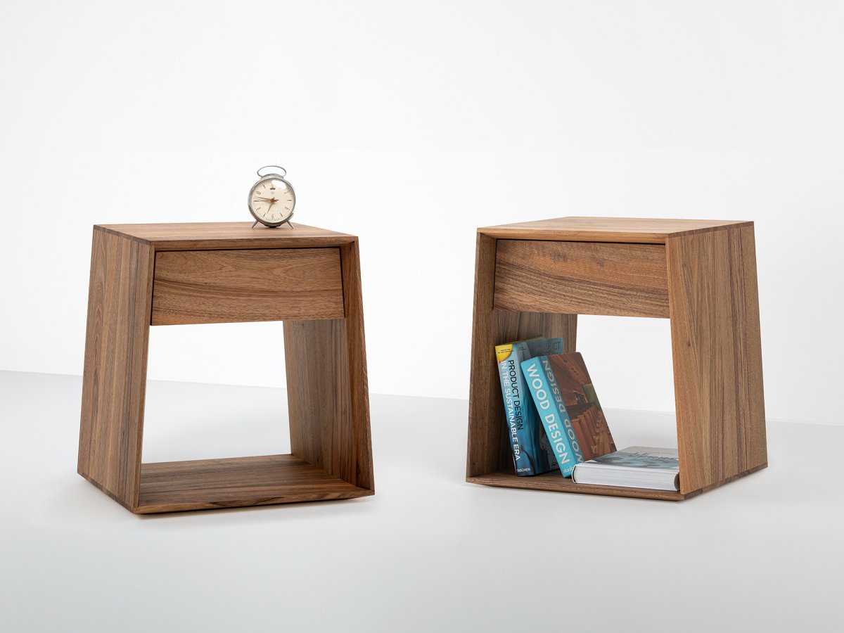 Faites fabriquer votre Table de Chevet en Noyer par notre Atelier !
