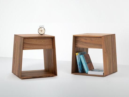 Faites fabriquer votre Table de Chevet en Noyer par notre Atelier !