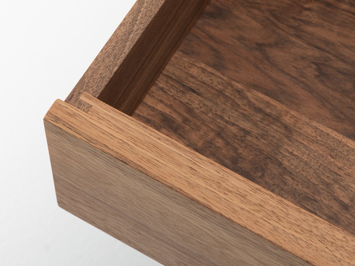 Table de nuit avec tiroir en bois massif - Anouk en noyer