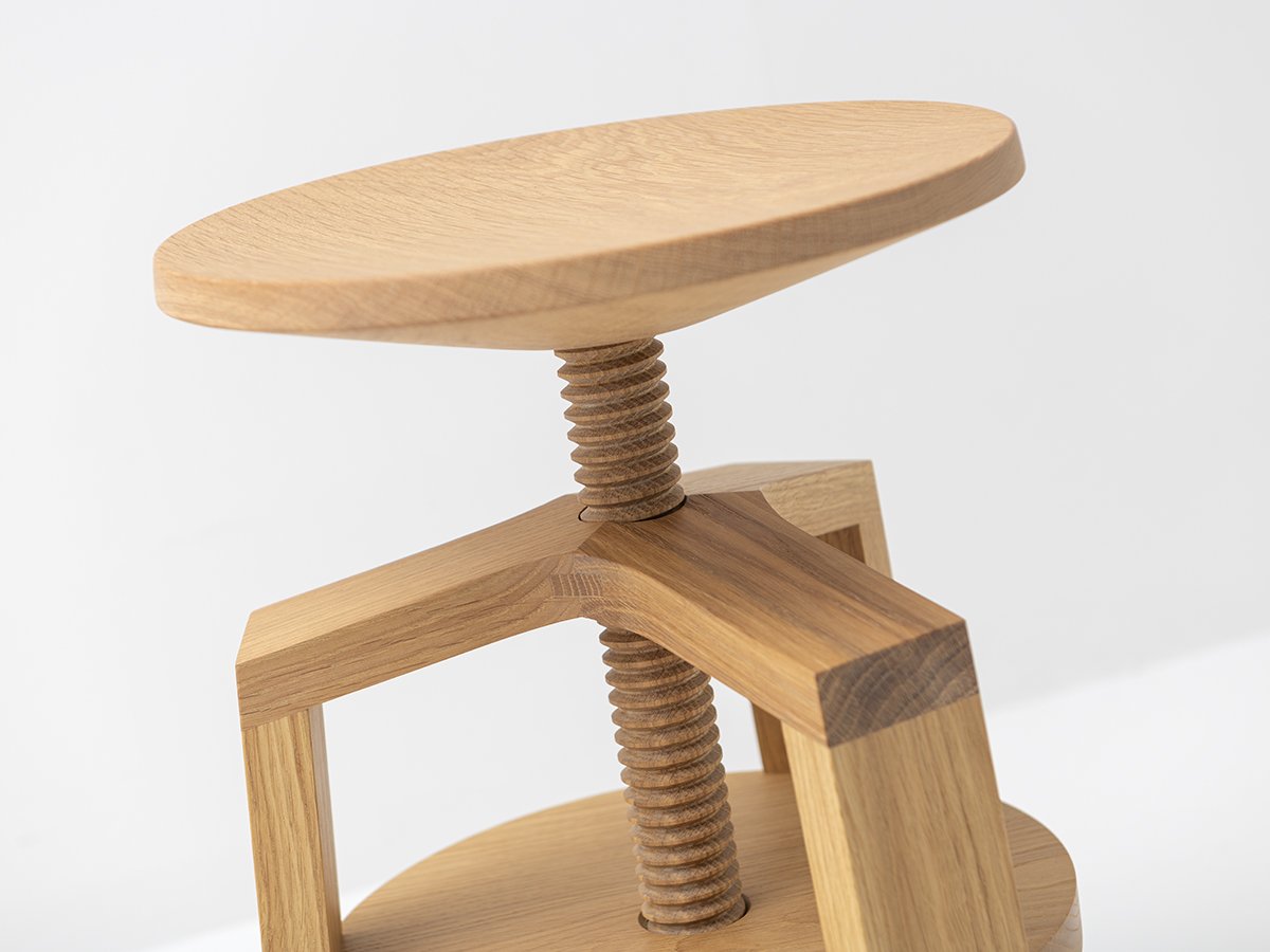 Tabouret design en chêne clair - Fabrication française 100% éco-responsable en bois massif