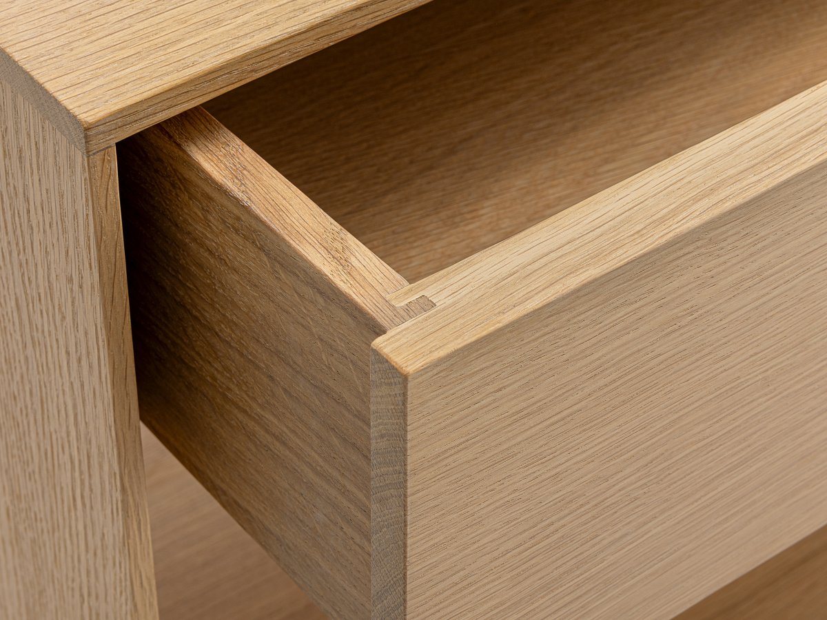 Table basse avec tiroir coulissant Blum Movento.
