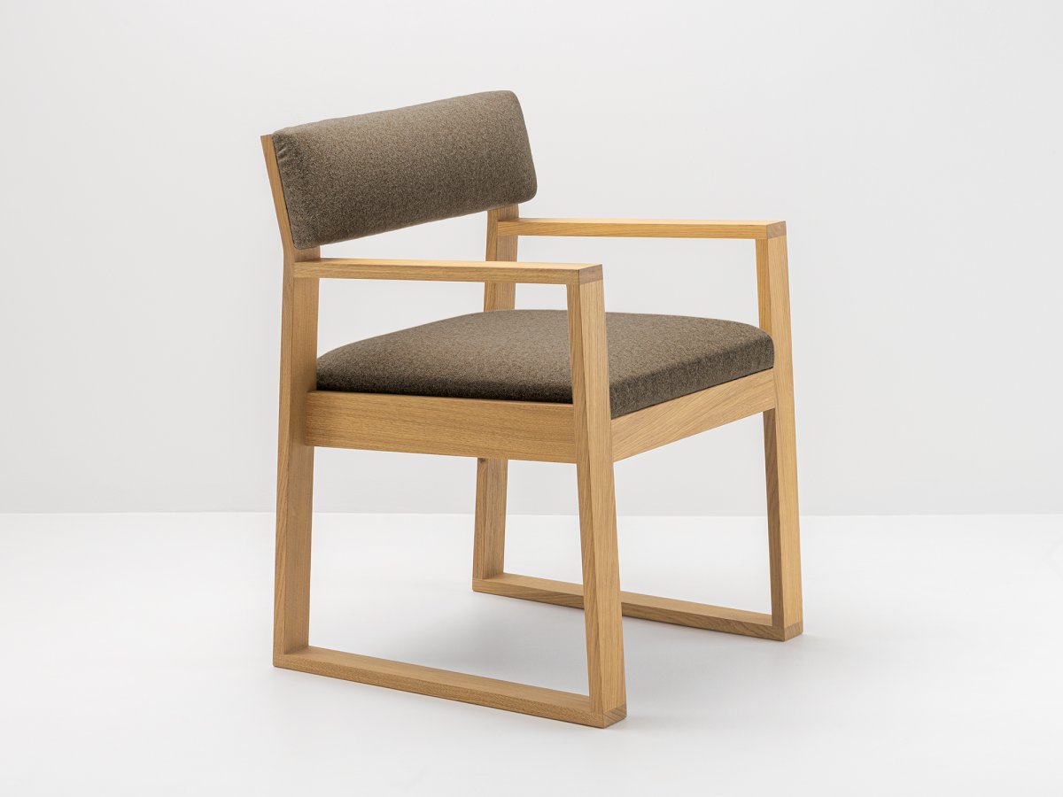 Fauteuil Aix en chêne et tissus Arpin ® - coloris Grège