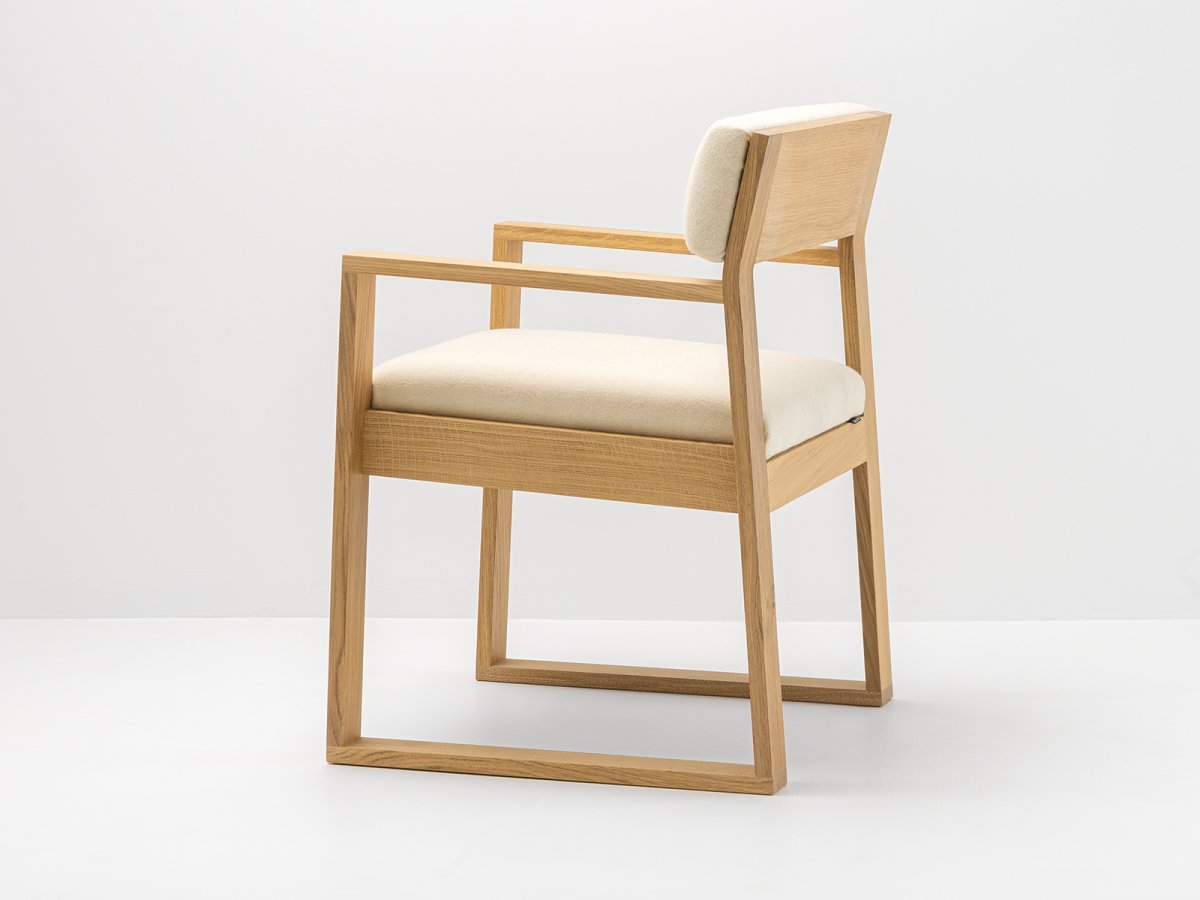 Fauteuil Aix en chêne et tissus Arpin ® - 100% made in France
