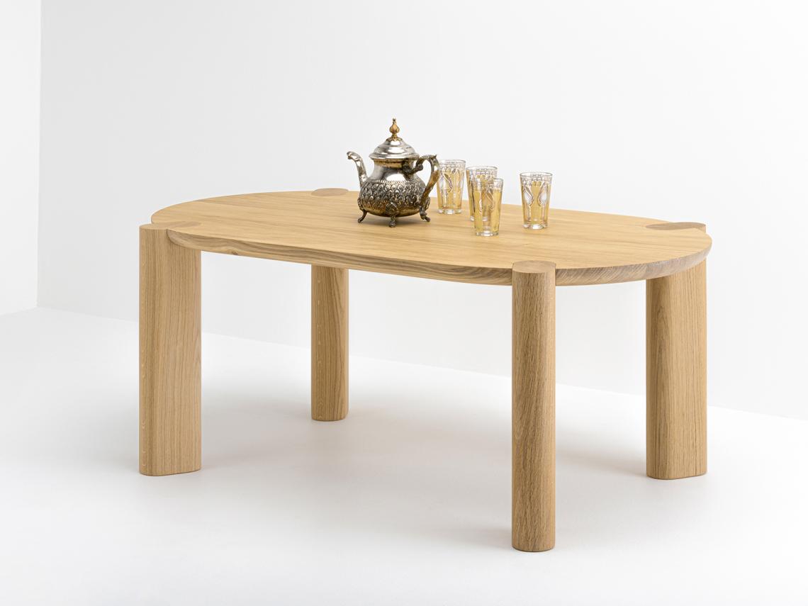 Table basse en ch&ecirc;ne massif - design sign&eacute;e par Bina Baitel