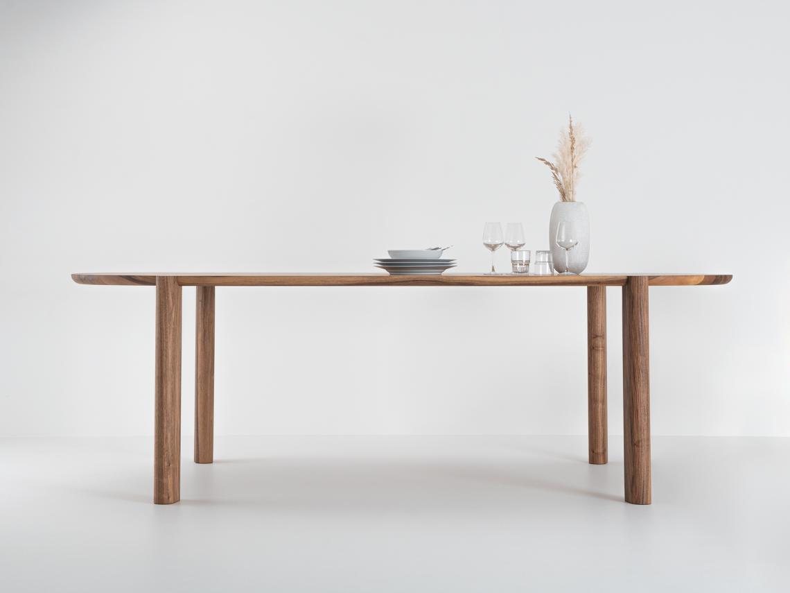 Table design en noyer - Design par Bina Baitel